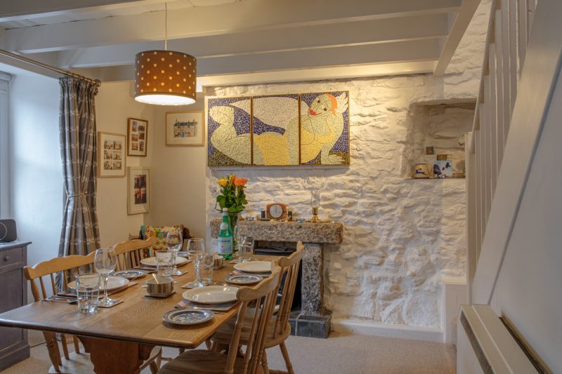 The dining area in Banjo Cottage