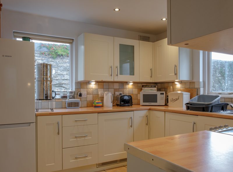 The kitchen in Banjo Cottage