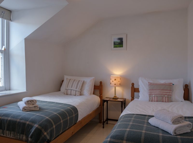 The twin bedroom in Banjo Cottage (1)