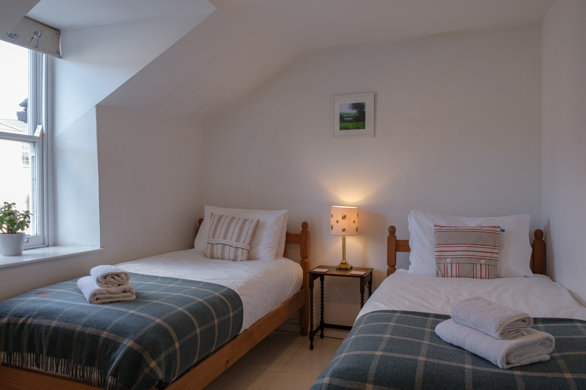 The twin bedroom in Banjo Cottage (1)
