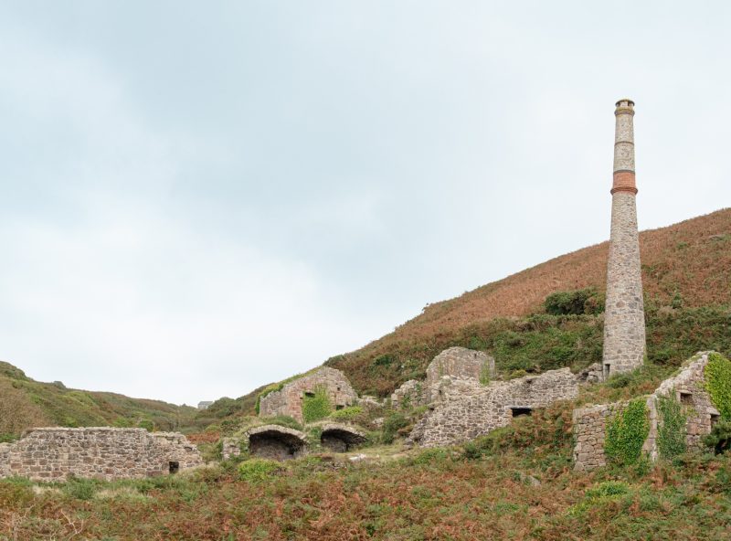 The Kenidjack Arsenic Works stack and building ruins at the top of Kenidjack Valley 01_10_24-7 16bit edit